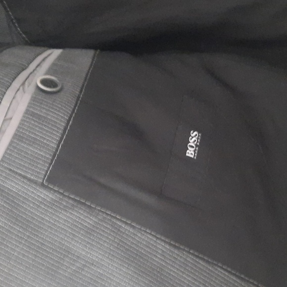 Hugo Boss Virgin Wool Super 100 dark gray pinstripe suit size 38S - Picture 7 of 16